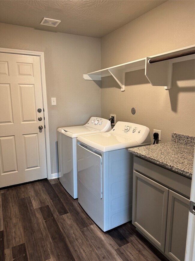 Building Photo - 1107 Tomball Downs Dr