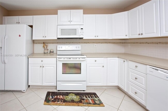 Building Photo - 4104 Pine Ridge Ln