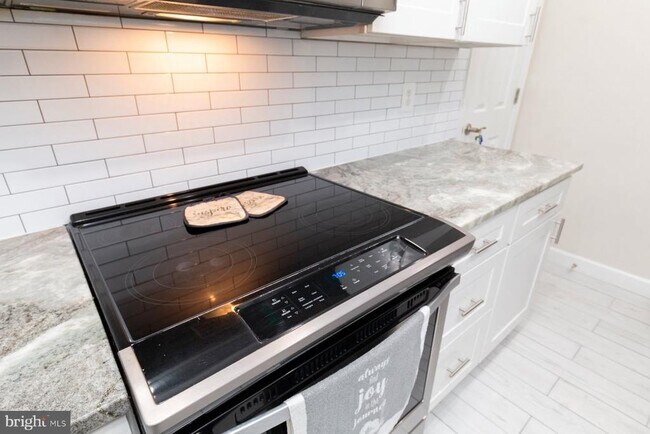 Building Photo - 255 S Pickett St