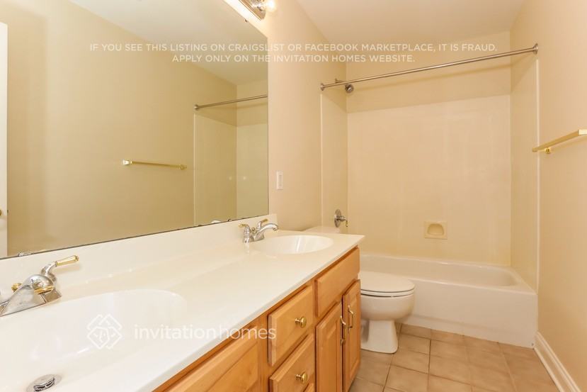 Building Photo - 1704 Crestgate Dr