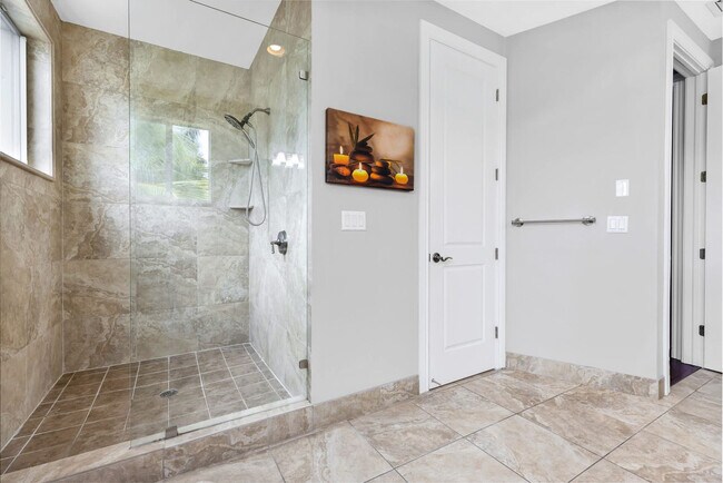 Building Photo - 1705 NE 11th St