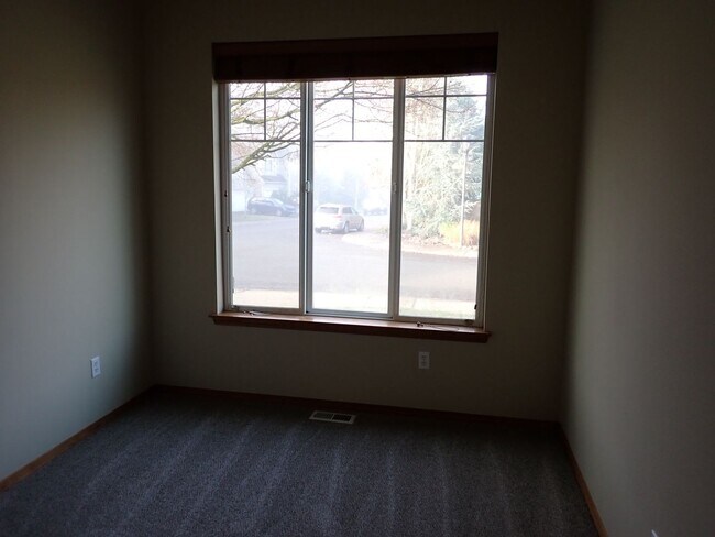 Building Photo - Beautiful 5 Bedroom Puyallup Home