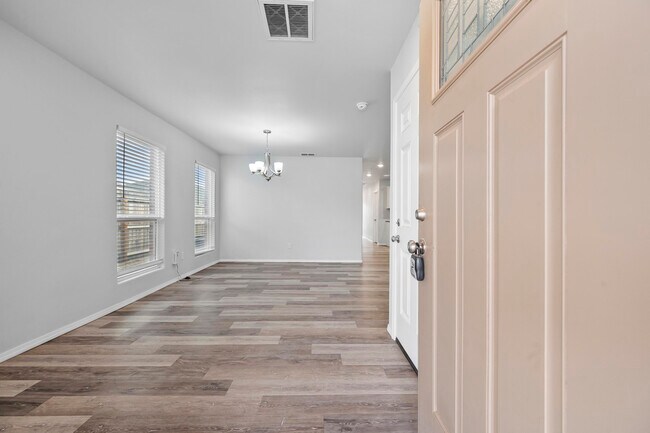 Building Photo - 5609 Jarvis St