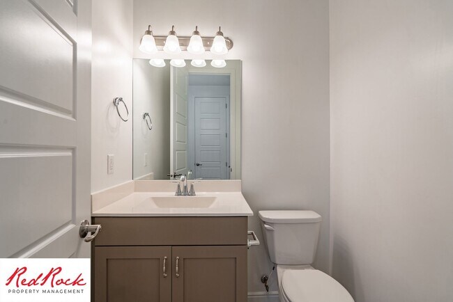 Building Photo - 3 Bedroom, 2.5 Bathroom Townhome in Ivins City