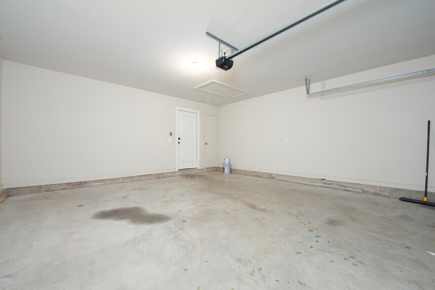 Building Photo - 5219 Oakwood Villas Ct