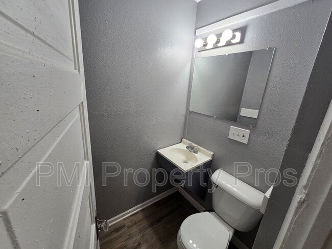 Building Photo - 2478 W Chambers St