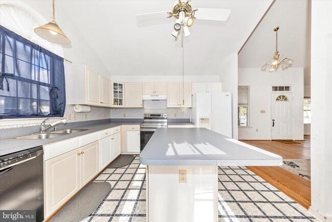 Building Photo - 105 Ridge Ave