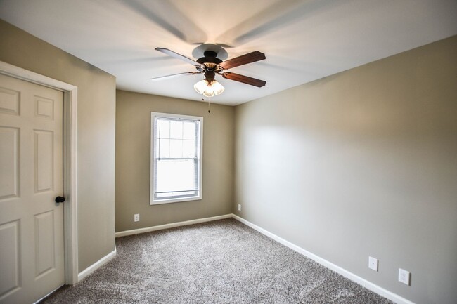 Building Photo - Pet Friendly Two Bedroom!