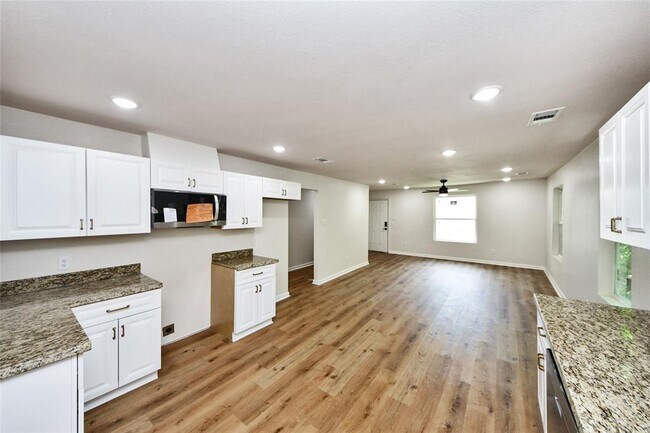 Building Photo - 2804 Bringhurst St