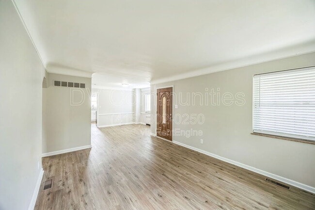 Building Photo - 5211 Parkview Ave