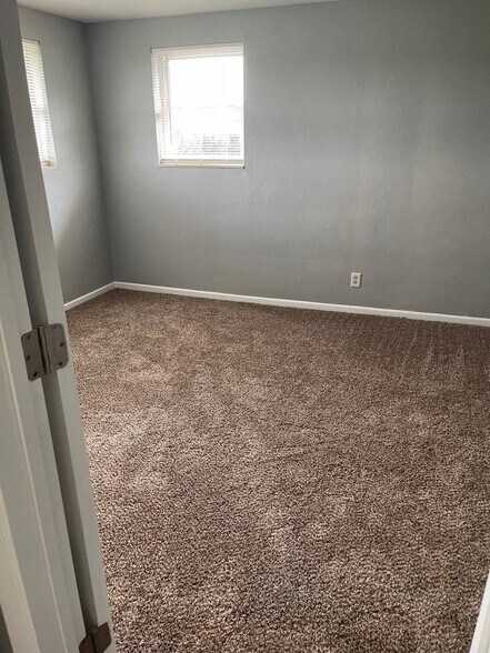 Building Photo - 2740 E Phylbeck Ave