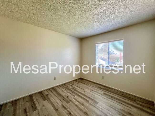 Building Photo - 11321 Oakwood Dr