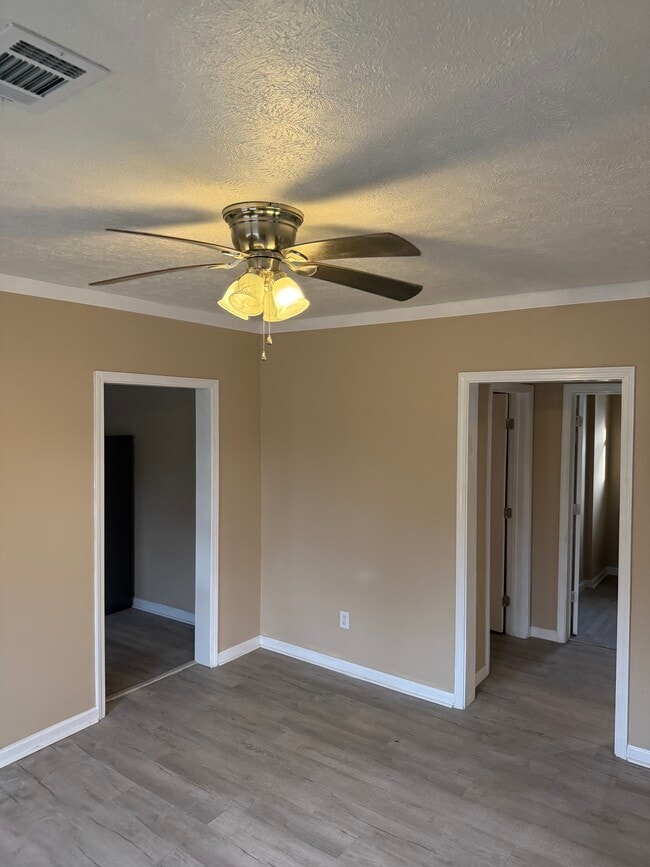 Building Photo - 1831 Moore Ave