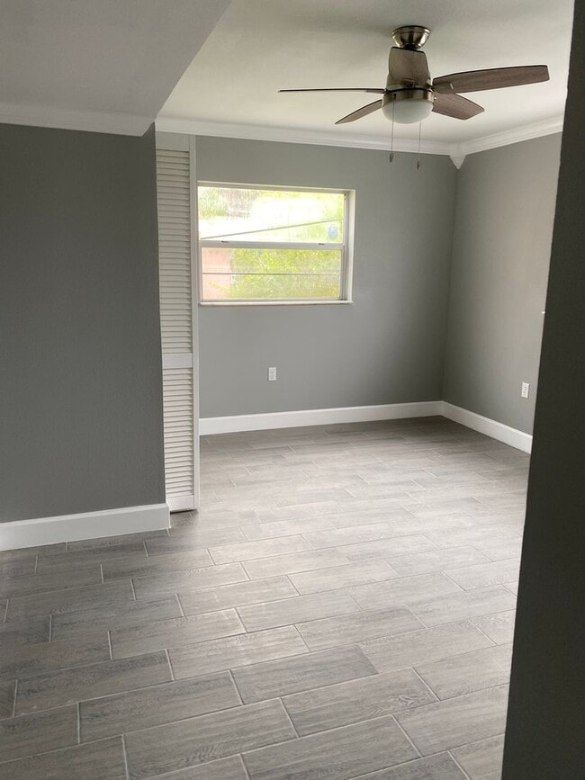 Building Photo - WALK TO THE BEACH FROM YOUR TOTALLY UPDATED, BEAUTIFUL CONDO!