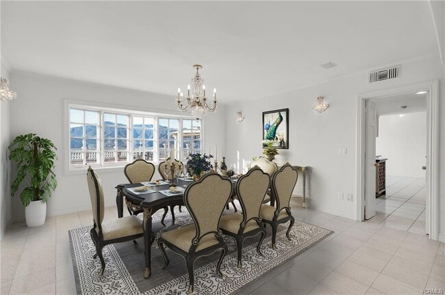 Building Photo - 1761 Hillfair Dr