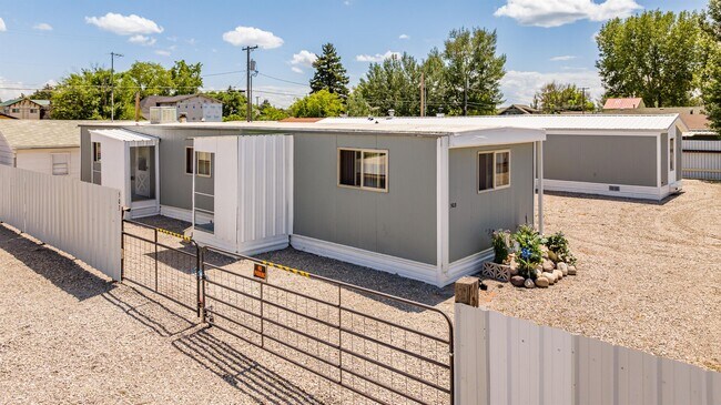 Building Photo - 503 2nd Ave W