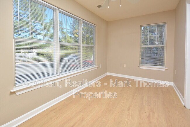 Building Photo - 929 Morreene Rd