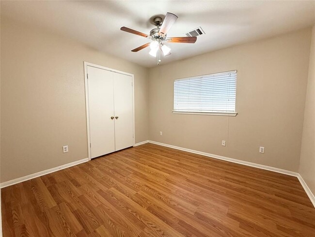 Building Photo - 2011 Lantana Dr