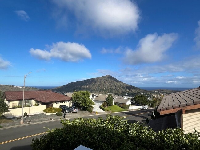 Building Photo - 956 Kaluanui Rd