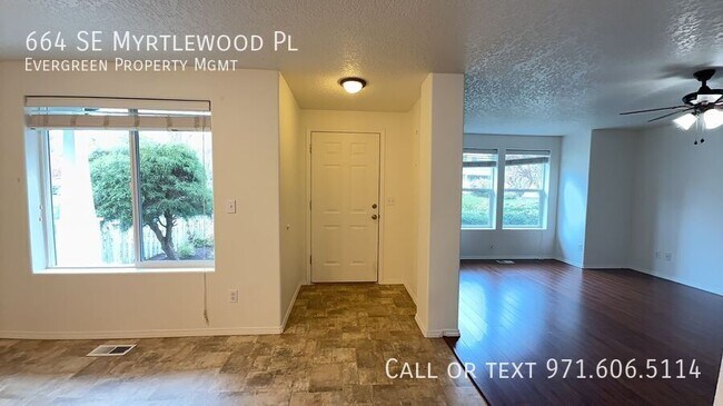 Building Photo - 664 SE Myrtlewood Pl
