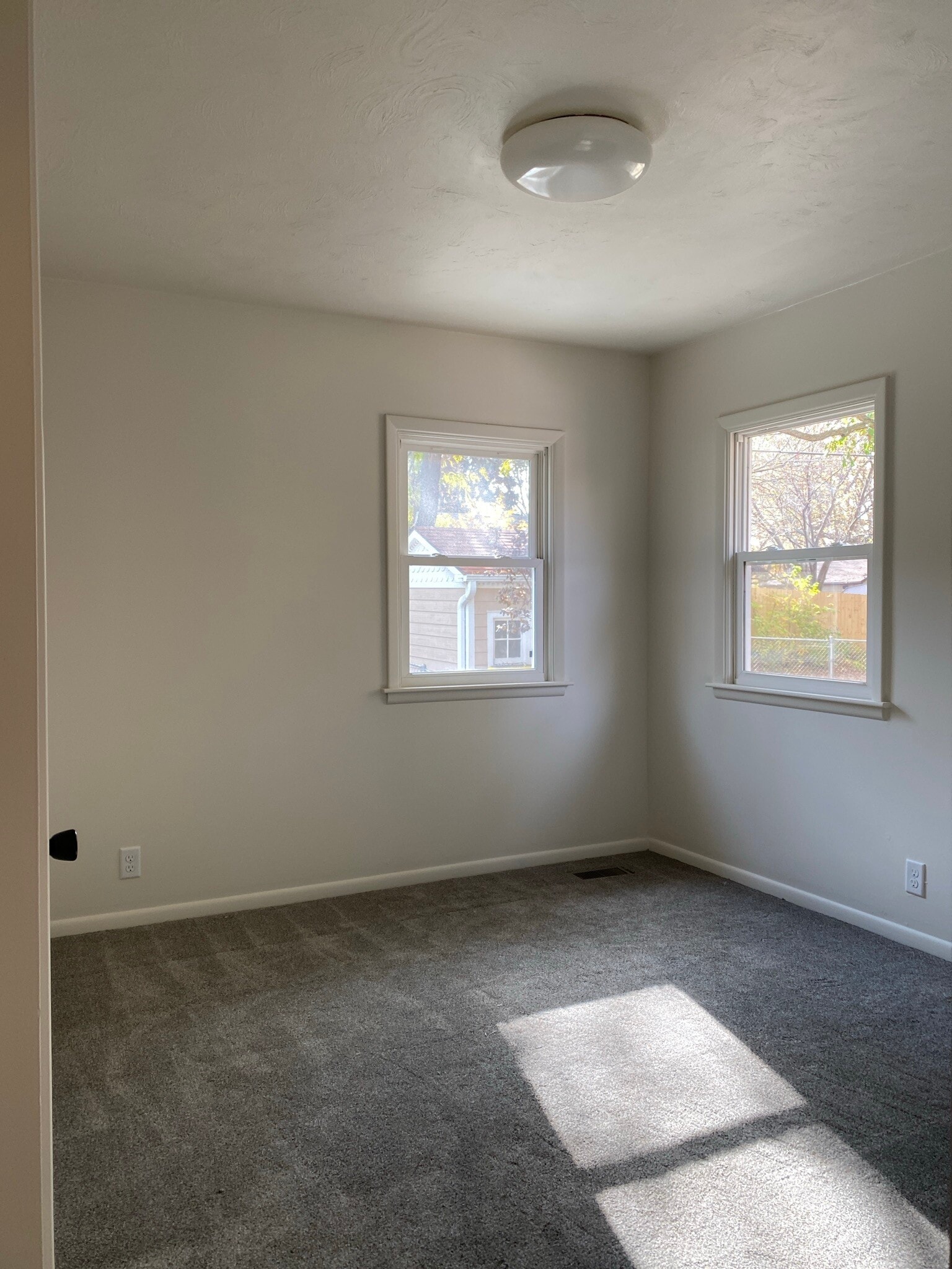 Building Photo - 4135 Lenox Ave