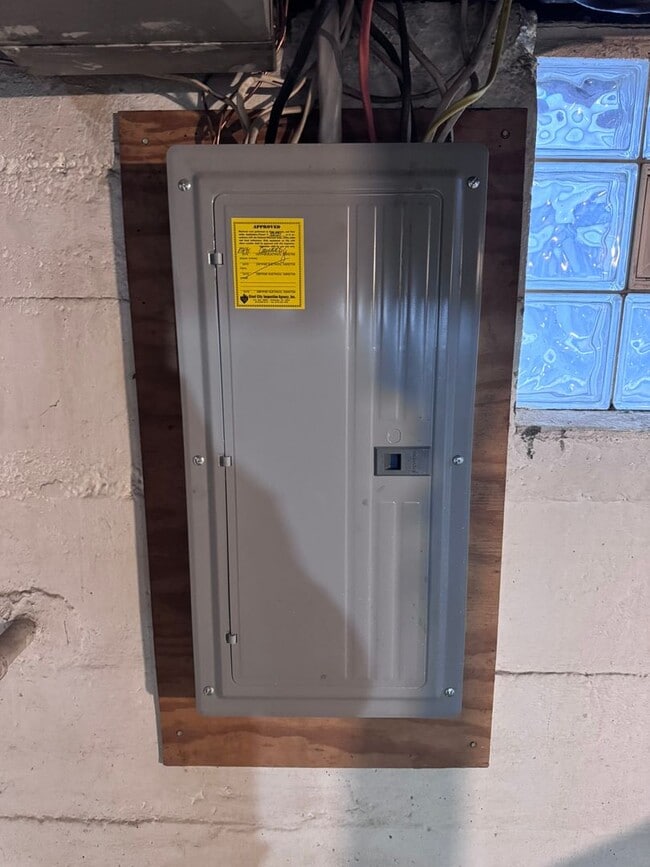 Building Photo - Gorgeous Fully Renovated 4-Bed 1-Bath House In Christy Park!!!