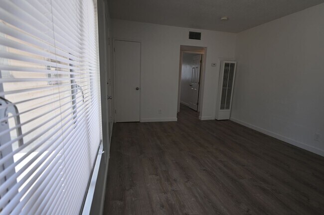Building Photo - 378 N 13th St