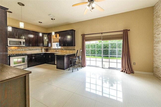 Building Photo - 3073 SW 140th Ave