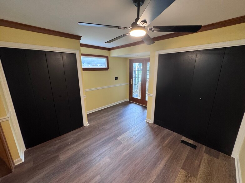 Building Photo - 110 E Locust St