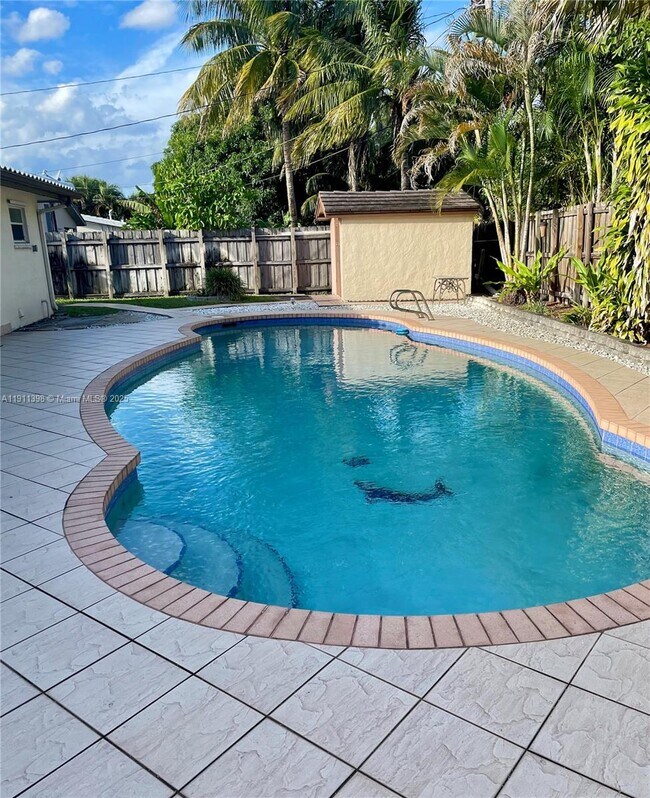 Building Photo - 5706 NE 17th Terrace