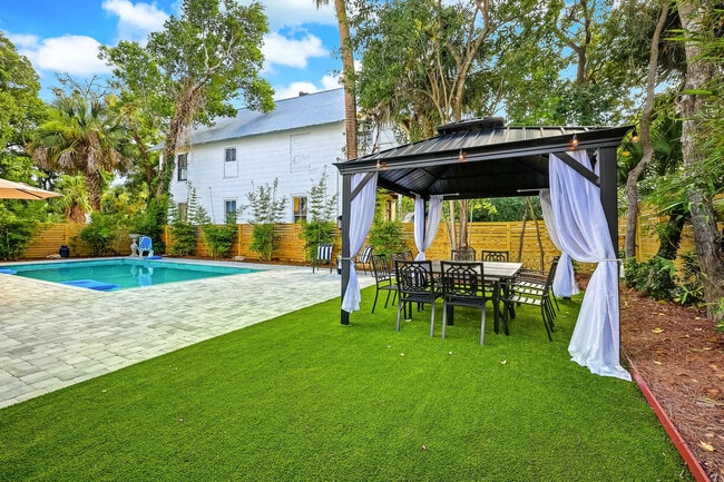 Building Photo - 20 M L King Ave