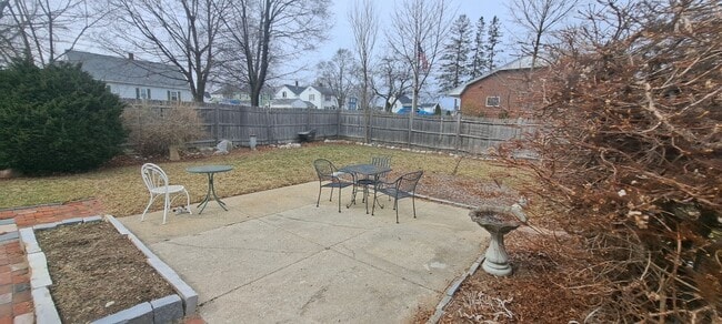 Building Photo - Charming 4-Bedroom Home for Rent in Manche...