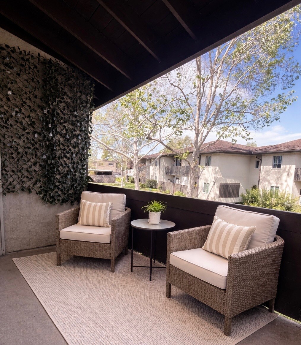 Building Photo - 1676 Maple Ave