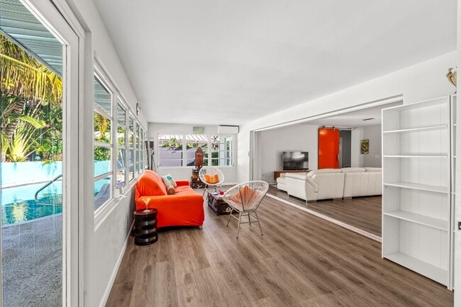 Building Photo - Single Family home on quiet street steps from the Intracoastal and Dining