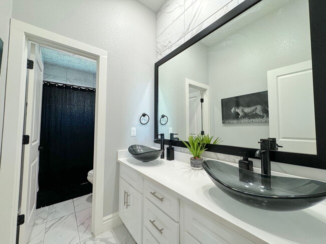 Building Photo - 14701 Tierra Mirage Ave