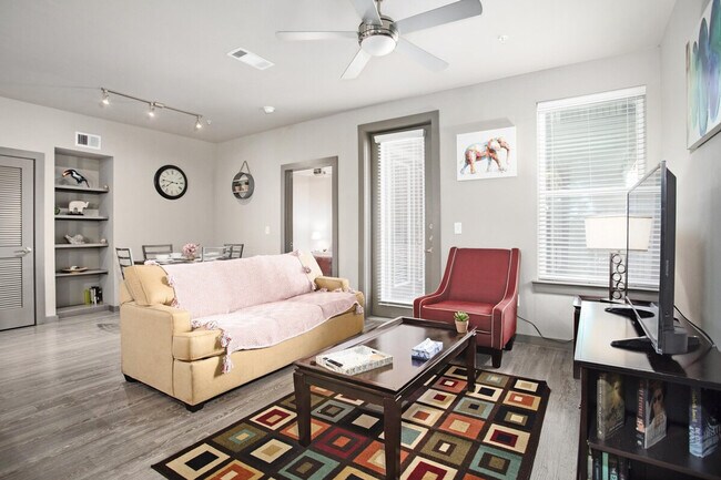 Building Photo - 976 S Braeswood Blvd