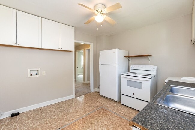 Building Photo - Corner Lot Two Bedroom Home