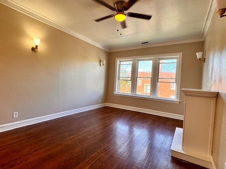 Building Photo - 2833 W 66th St