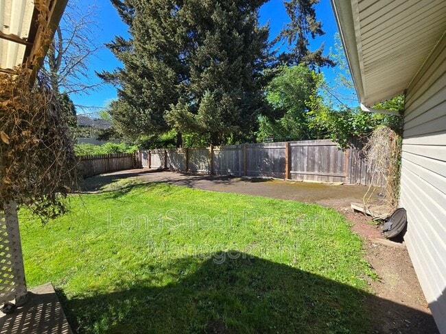 Building Photo - 3230 NE Canterbury Cir