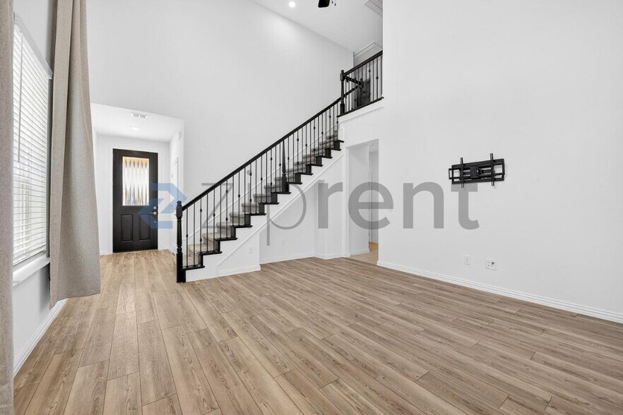 Building Photo - 4517 Waterglass St