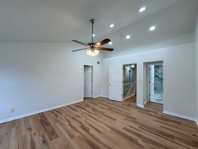 Building Photo - 431 Pine Lake Cir