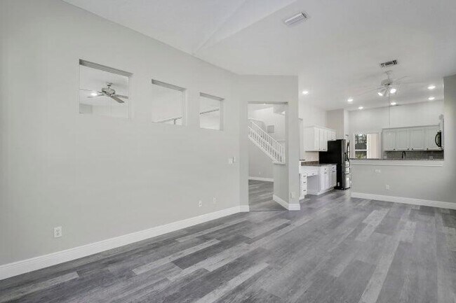 Building Photo - 3033 SE Brierwood Pl