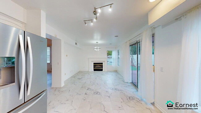 Building Photo - Charming 4-Bed/2.5-Bth Home in Prime Santa...