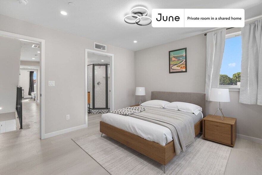 Primary Photo - Private bedroom in 5 bed/5 bath Home