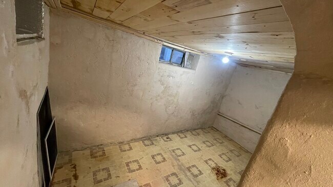 Large Storage Room - 2713 S Alder St