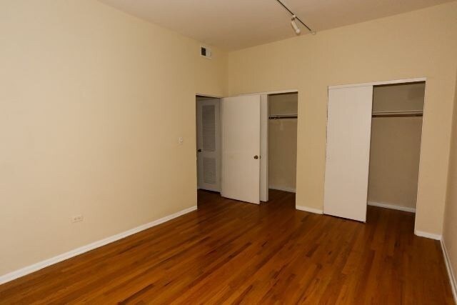 Building Photo - 1424 N Dearborn St