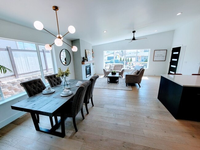 Building Photo - ABSOLUTELY UNBELIEVABLE NEW HIGH END CUSTOM HOME!
