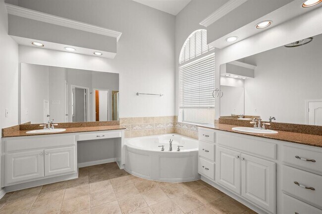 Building Photo - 6612 Casimir Cove