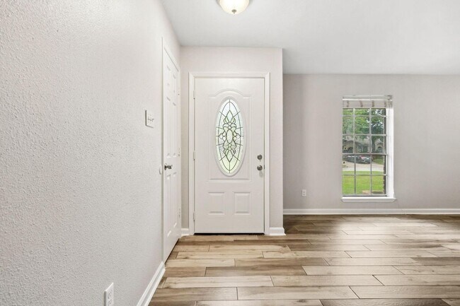 Building Photo - 4023 Broken Elm Dr