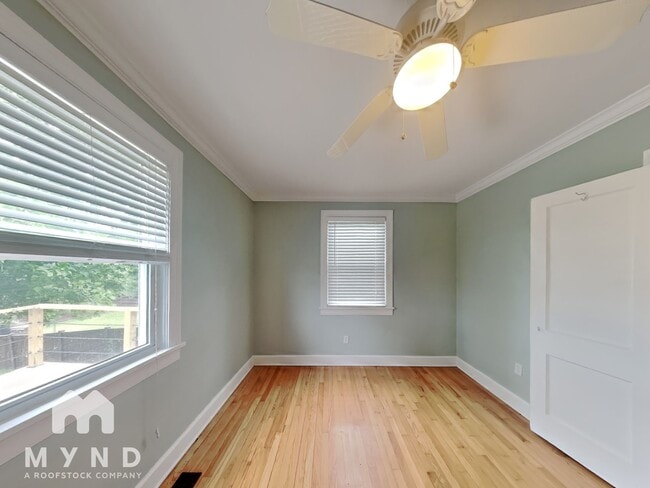 Building Photo - 2206 Eastland Ave